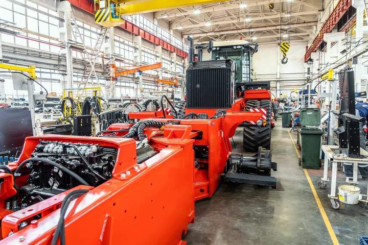 Construction equipment refurbishment in Abitibi-Témiscamingue